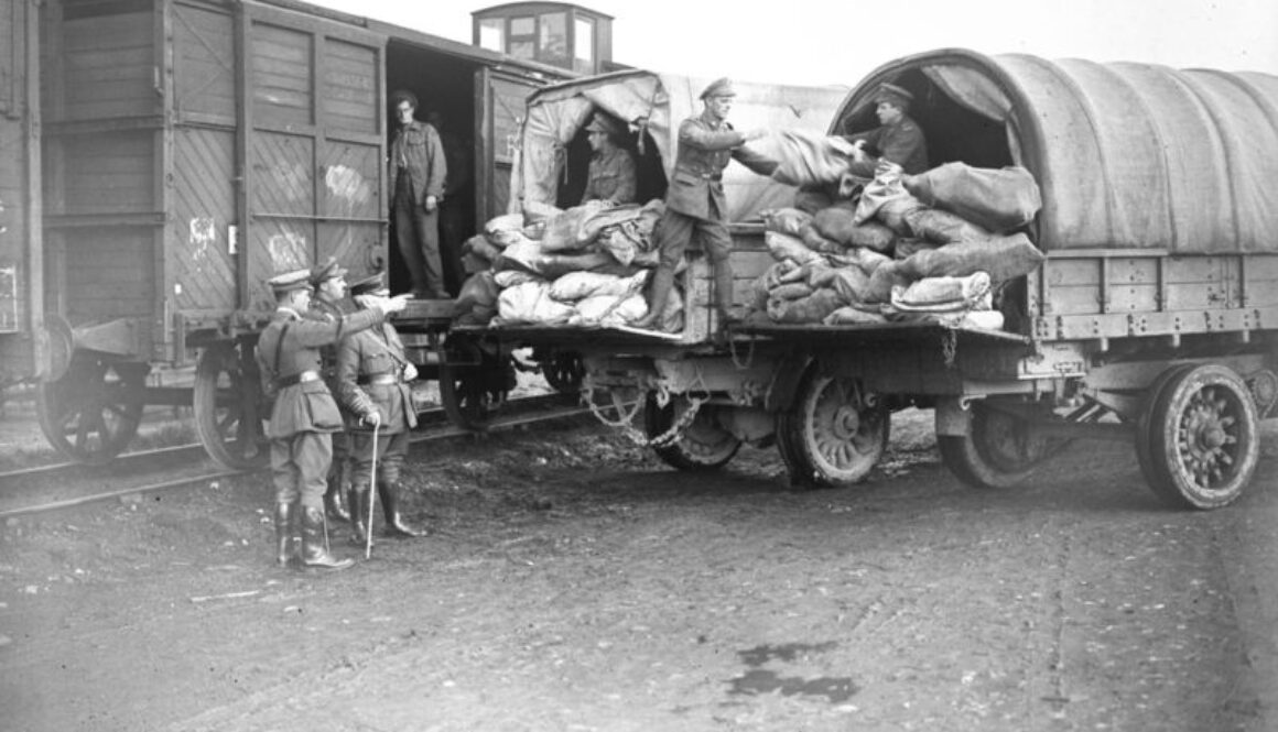137_Canadian mail being loaded in Lorries. Advance East of Arras. September, 1918.